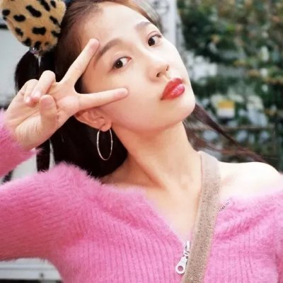 四个孩子走进银行